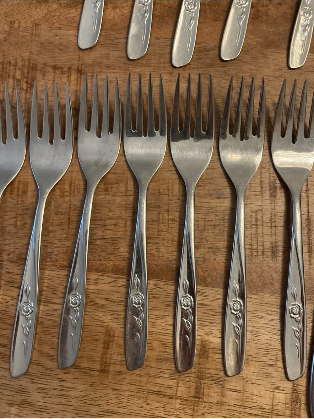 WM Rogers Sweet Briar Rose 17 Piece Flatware Set Forks Knives Spoons